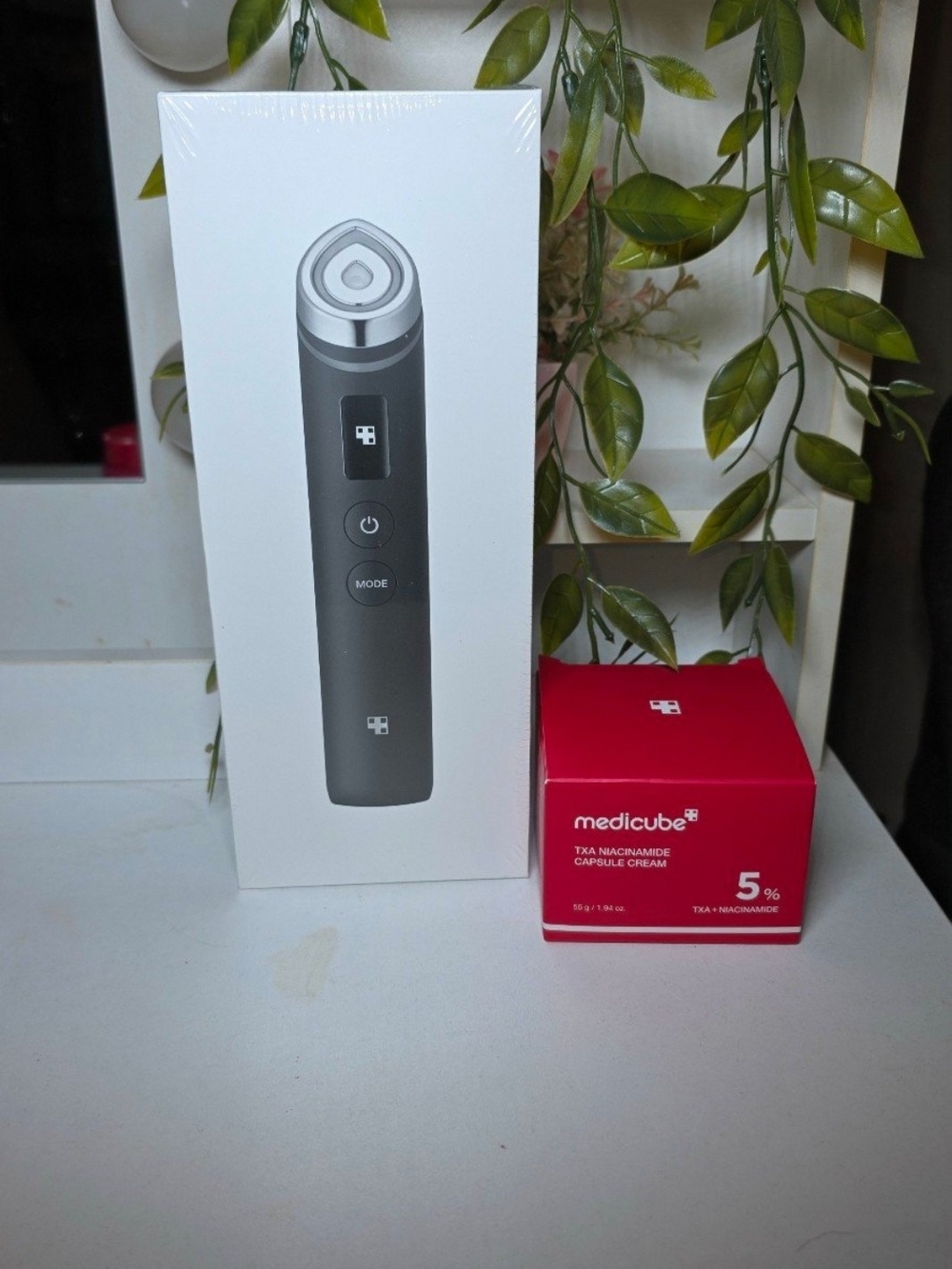medicube Black Facial Device with Red Niacinamide Cream